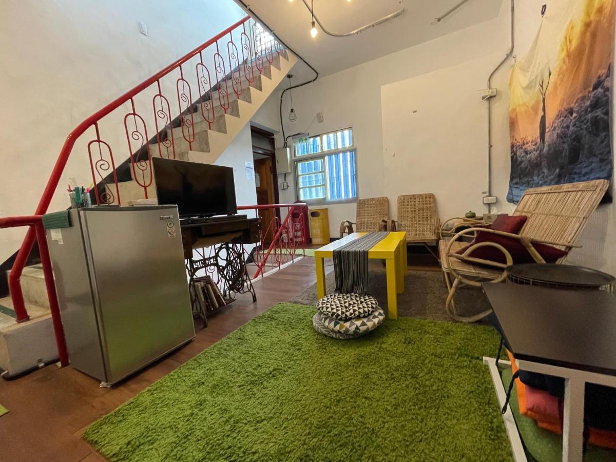 Appartement 小心沙發背包客棧 à Chenggong Extérieur photo
